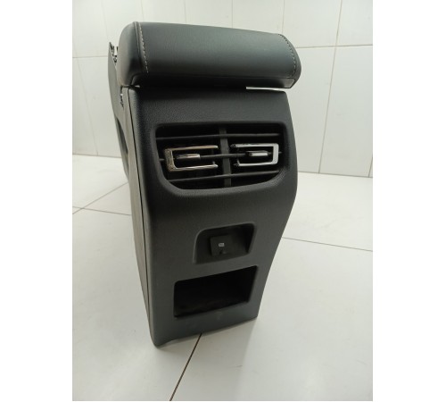 Центральная консоль с подлокотником