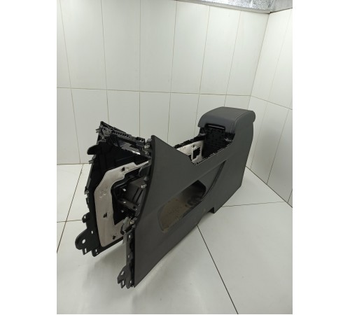 Центральная консоль с подлокотником