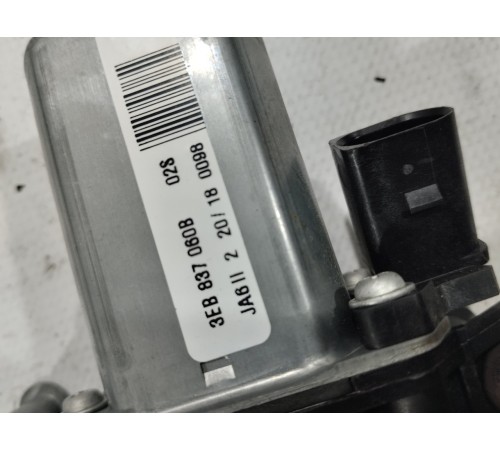 Доводчик двери (передний левый)