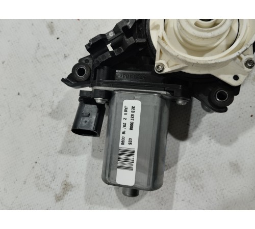 Доводчик двери (передний левый)