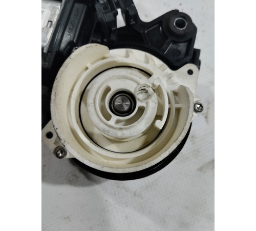 Доводчик двери (передний левый)