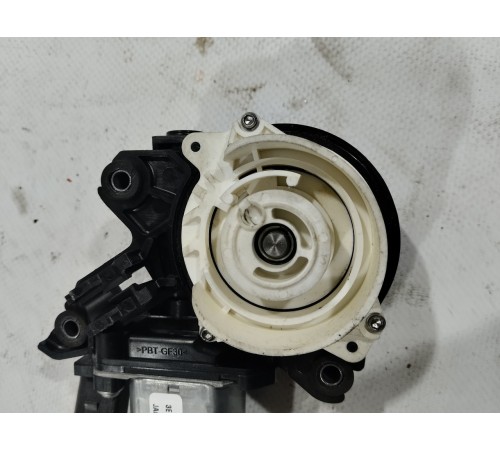 Доводчик двери (передний левый)