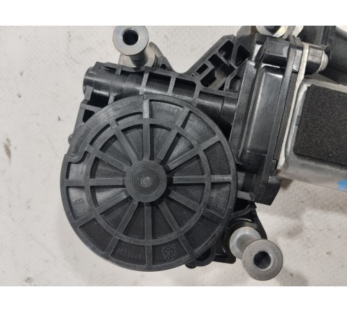 Доводчик двери (передний левый)