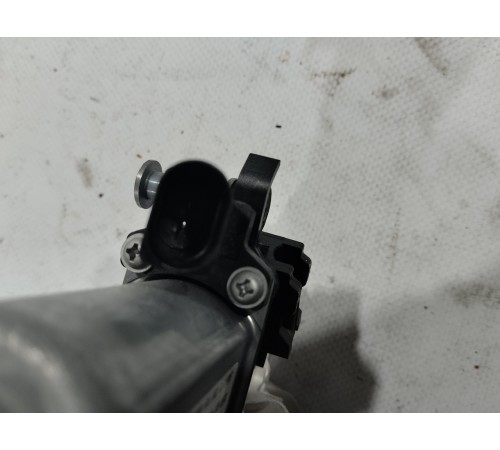 Доводчик двери (передний левый)