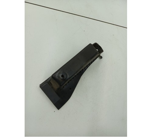 Брызговик передний правый