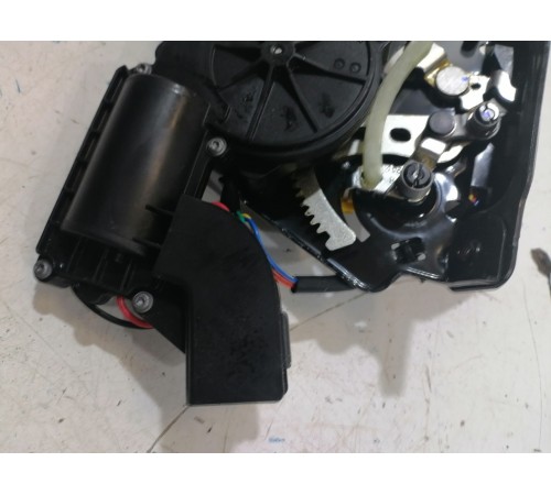 Замок двери багажника