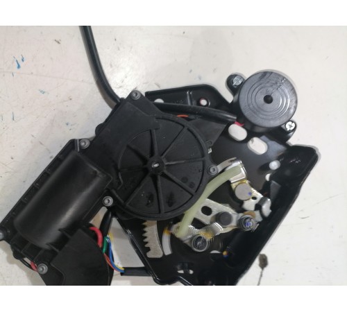 Замок двери багажника