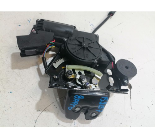 Замок двери багажника