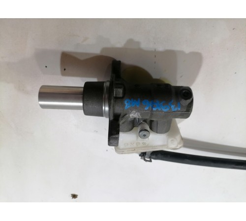 Главный тормозной цилиндр с бачком