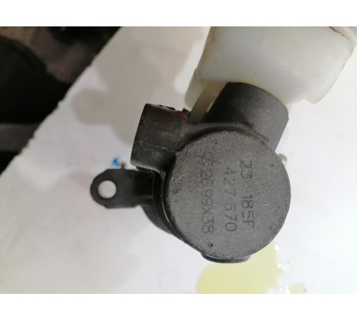 Главный тормозной цилиндр с бачком