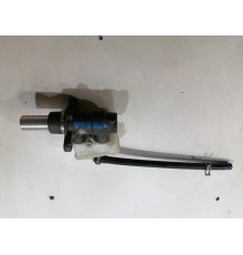 Главный тормозной цилиндр с бачком