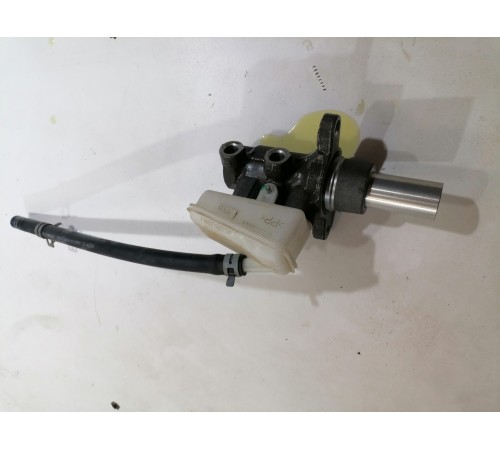 Главный тормозной цилиндр с бачком