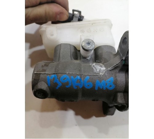 Главный тормозной цилиндр с бачком