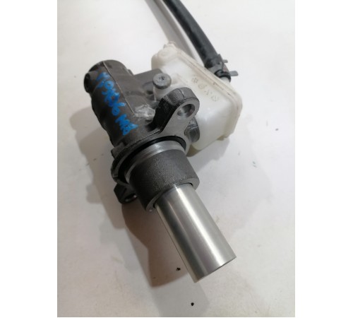 Главный тормозной цилиндр с бачком