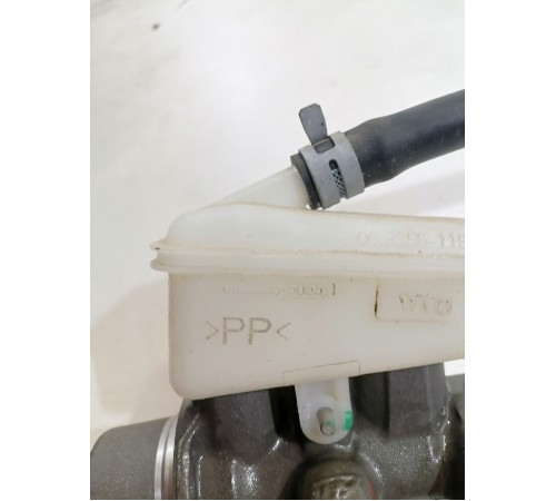 Главный тормозной цилиндр с бачком