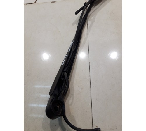 Рычаг стеклоочистителя (правый)