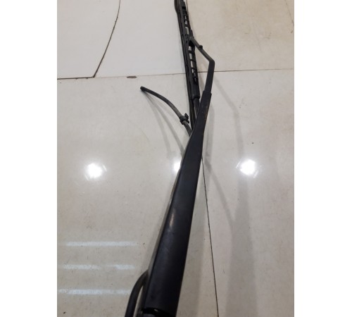 Рычаг стеклоочистителя (правый)