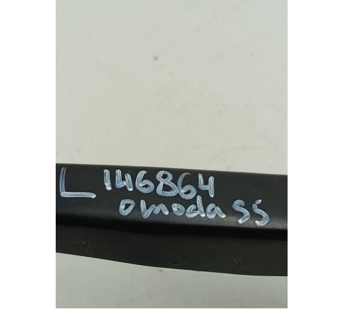 Поводок стеклоочистителя левый