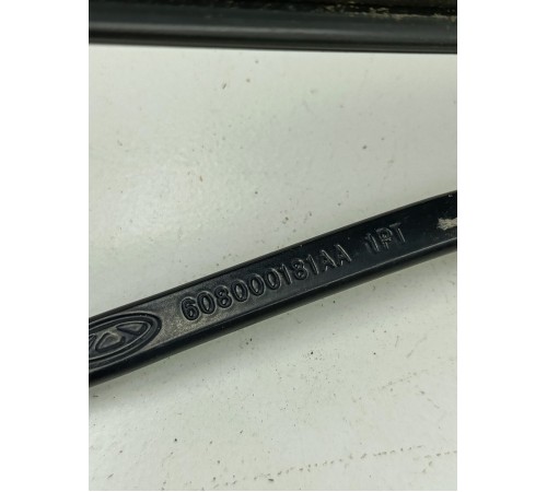 Поводок стеклоочистителя левый