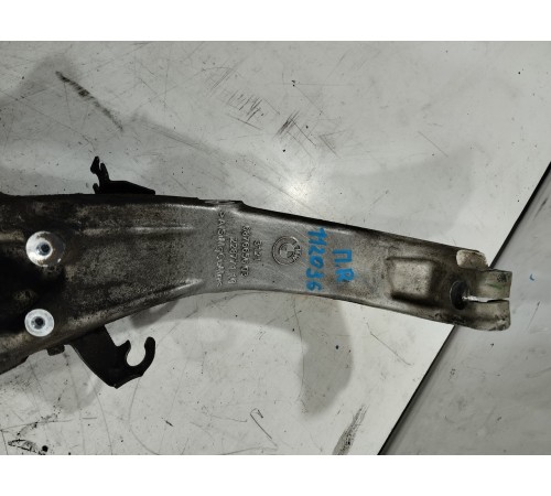 Кулак поворотный(передний правый)