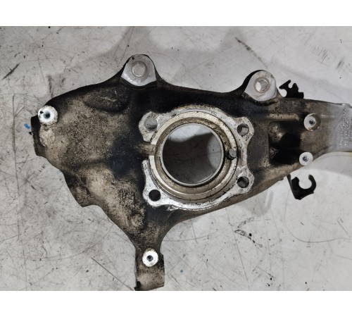 Кулак поворотный(передний правый)