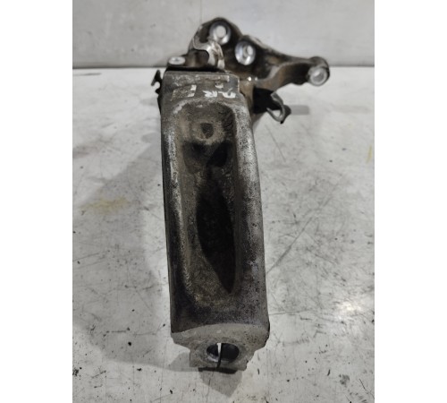 Кулак поворотный(передний правый)