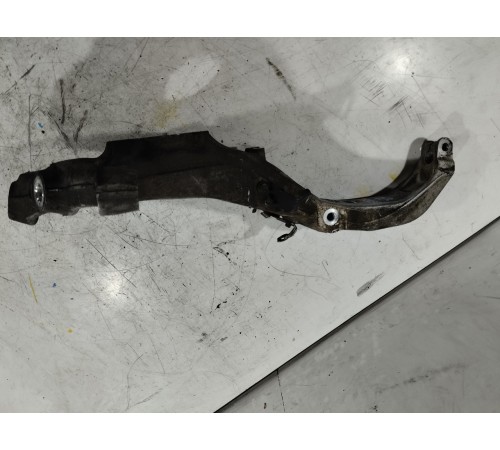 Кулак поворотный(передний правый)