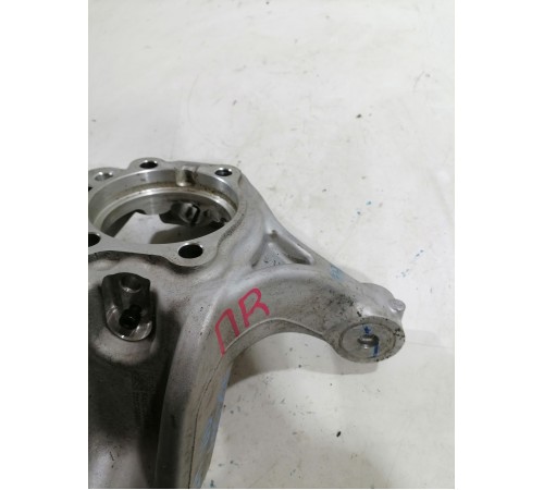 Кулак поворотный передний правый 