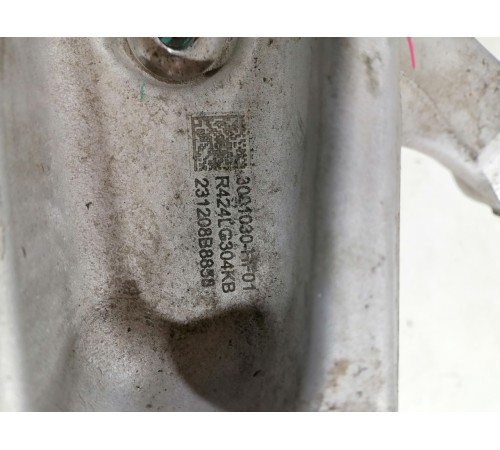 Кулак поворотный передний правый 