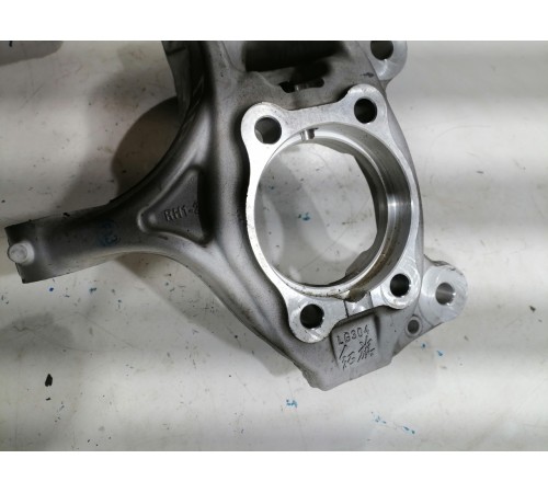 Кулак поворотный передний правый 