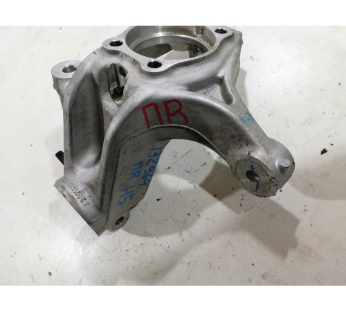 Кулак поворотный передний правый 