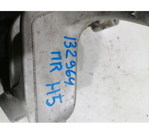 Кулак поворотный передний правый 