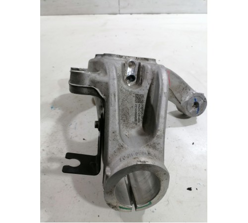 Кулак поворотный передний правый 