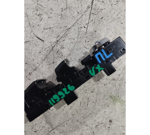 Блок кнопок управления стеклоподъёмниками передний левый