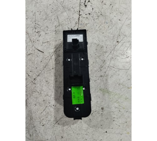 Блок кнопок управления стеклоподъёмниками передний левый