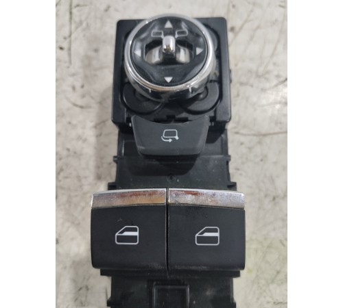 Блок кнопок управления стеклоподъёмниками передний левый