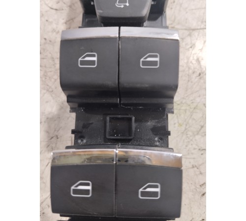 Блок кнопок управления стеклоподъёмниками передний левый