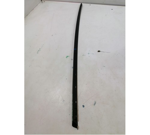 Молдинг лобового стекла левый