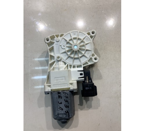 Моторчик стеклоподъемника (задний, правый)