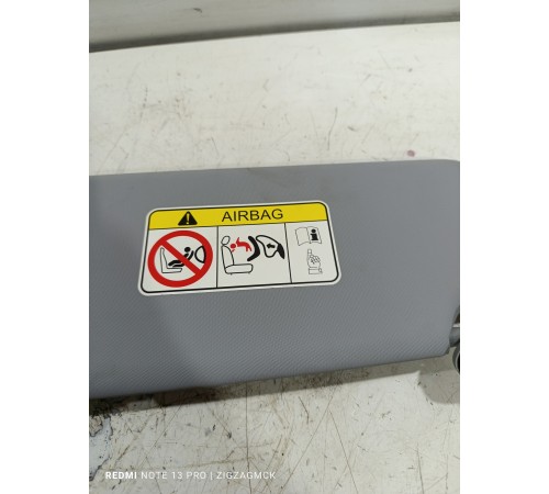 Козырёк солнцезащитный правый