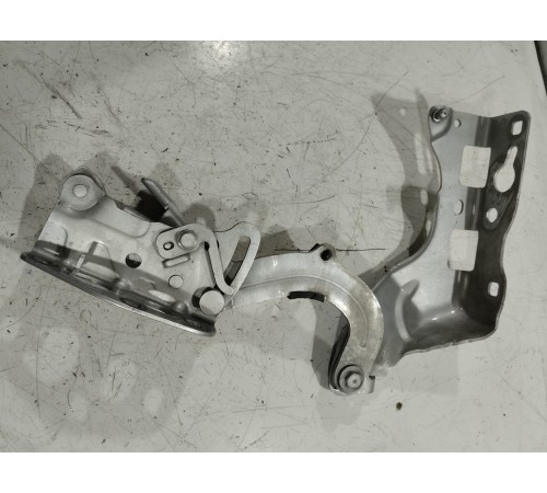 Петля капота левая