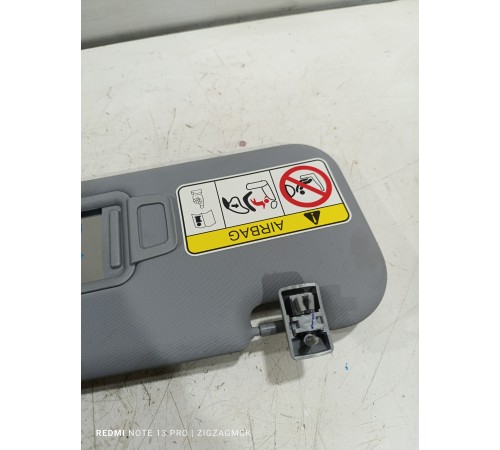 Козырёк солнцезащитный правый