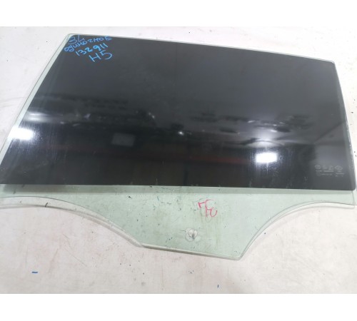 стекло заднее левое