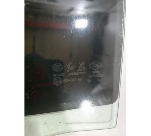 стекло заднее левое