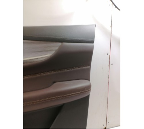 Обшивка двери передняя правая