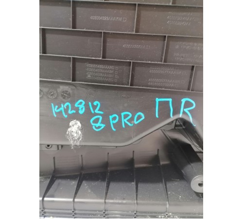 Обшивка двери передняя правая