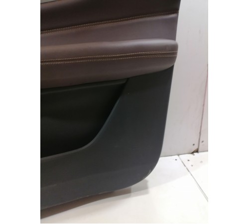 Обшивка двери передняя правая