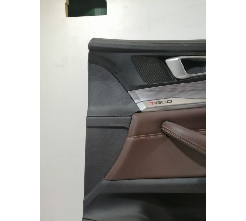 Обшивка двери передняя правая