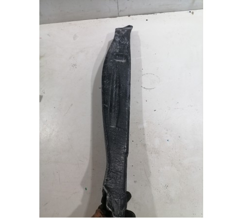 Уплотнитель крыла передний левый