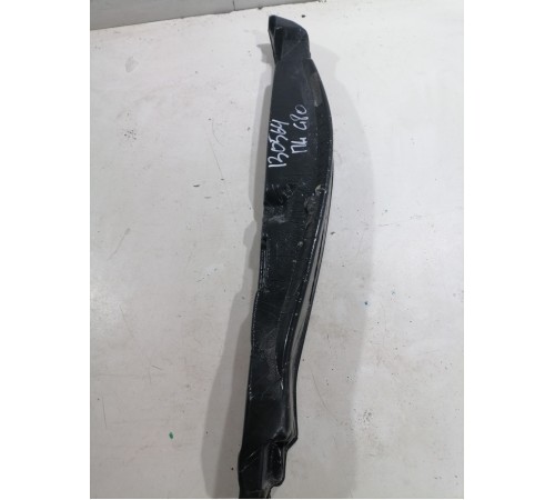 Уплотнитель крыла передний левый